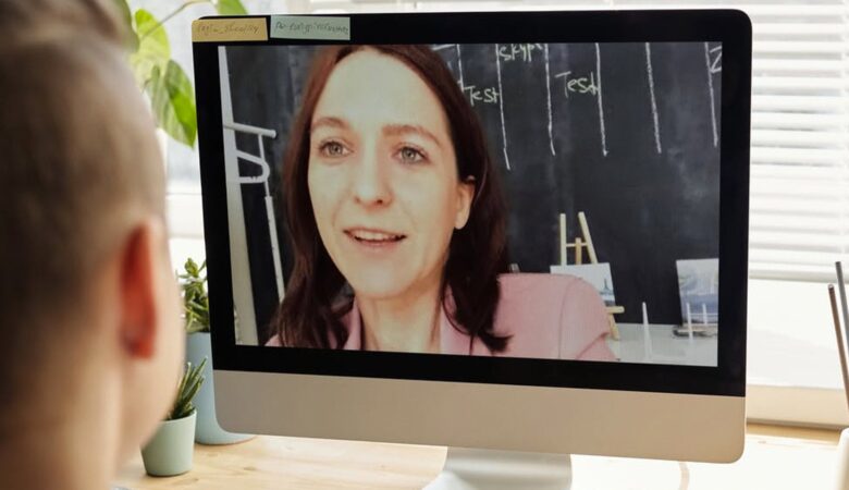 Cómo emplear videoconferencia o clases presenciales a distancia en Moodle