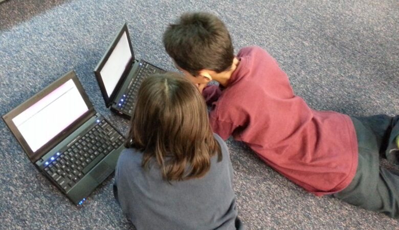 ¿Cuánto procesador, memoria y espacio necesito para usar Moodle en mi colegio?